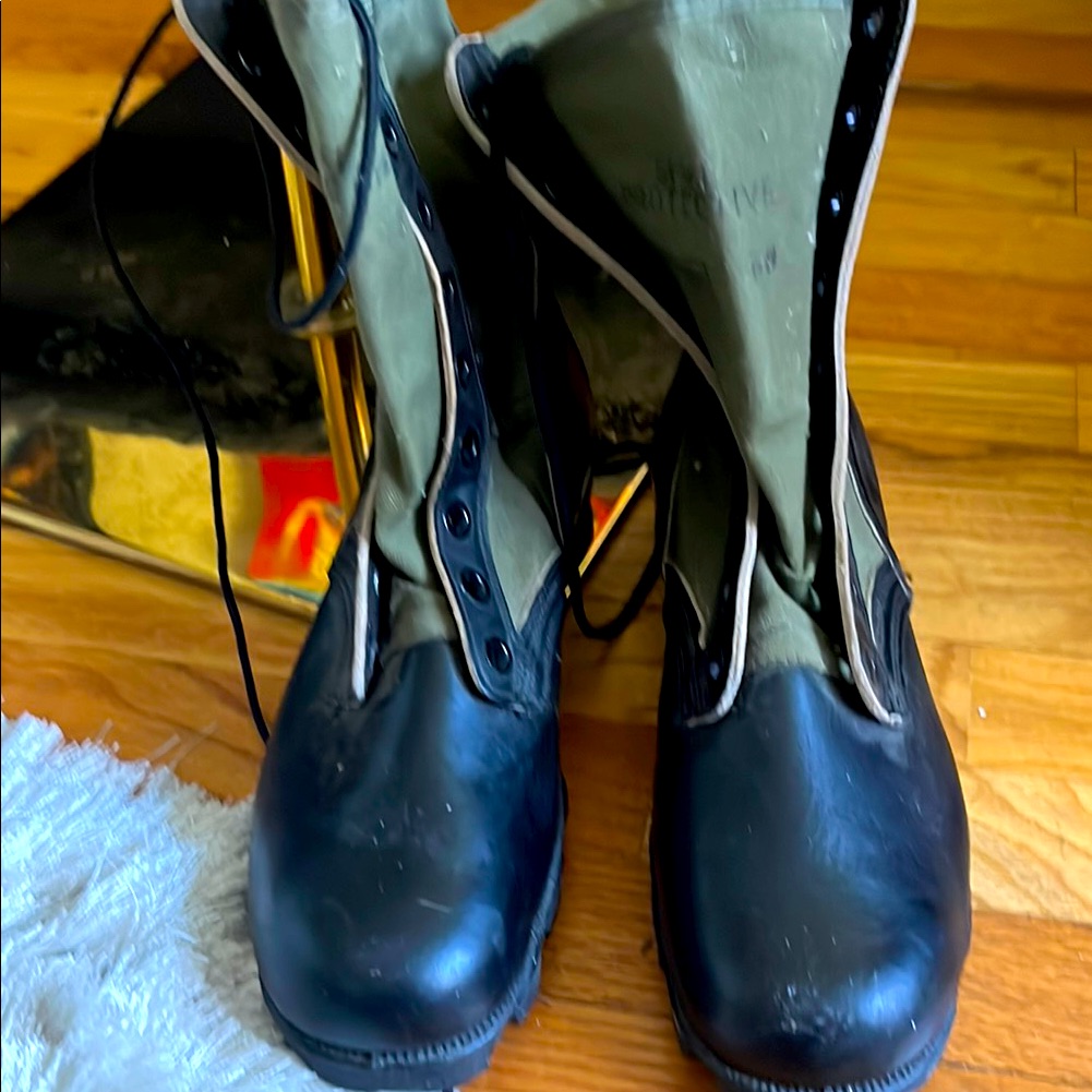 Hi-Pals Combo Style Black And Green Lace-Up Boots. Don’t Make A Rugged Boot Like
